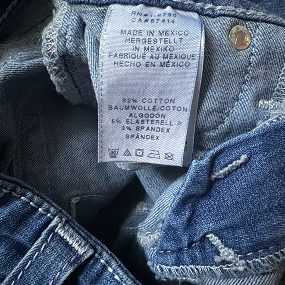 True Religion Women's Blue Jeans with Pink Stitching - Picture 4 of 4